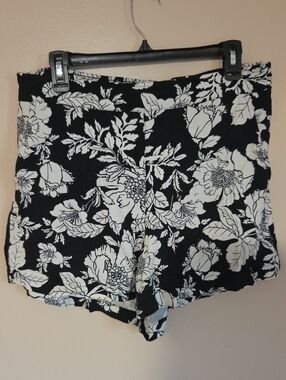 Old Navy Playa Floral Women’s Shorts